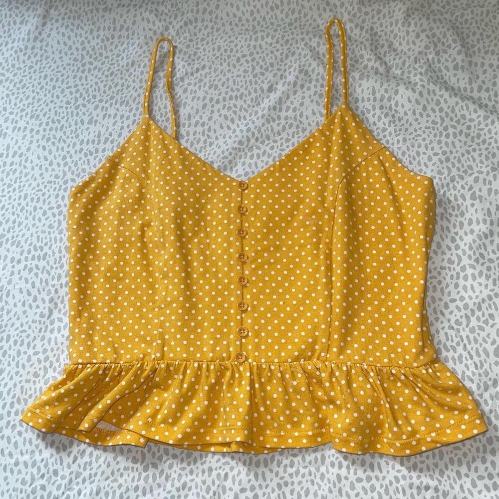 Yellow Polka-Dot top 💫